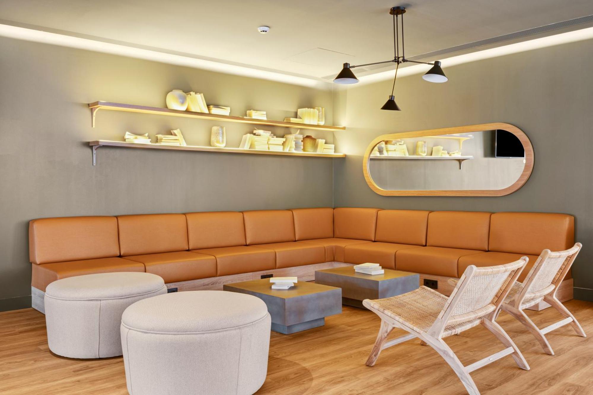 B&B Hotel Кастро-Урдиалес Екстериор снимка