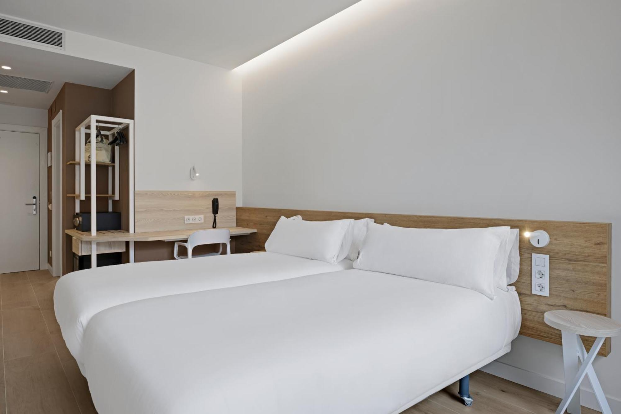 B&B Hotel Кастро-Урдиалес Екстериор снимка