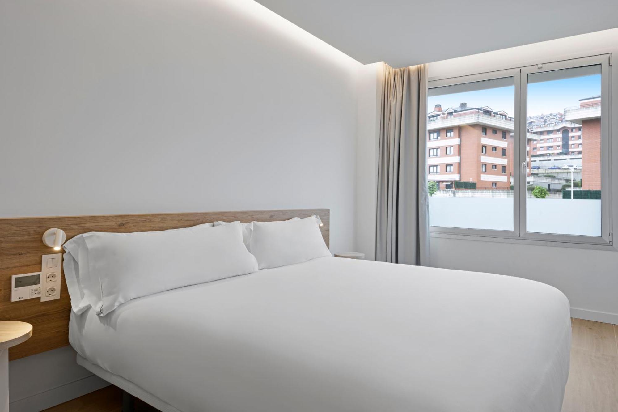 B&B Hotel Кастро-Урдиалес Екстериор снимка