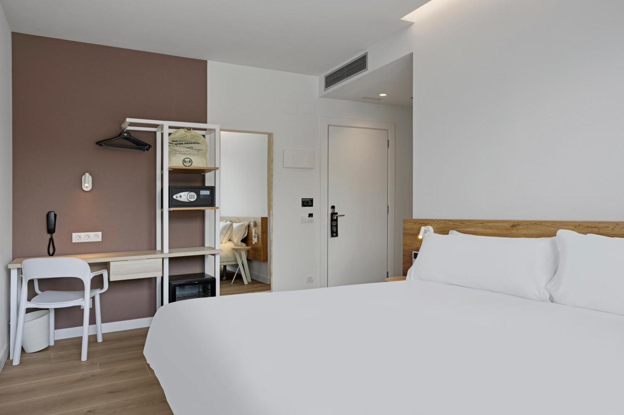 B&B Hotel Кастро-Урдиалес Екстериор снимка