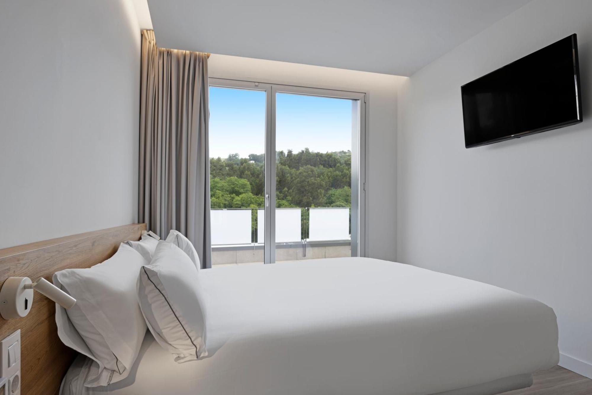 B&B Hotel Кастро-Урдиалес Екстериор снимка